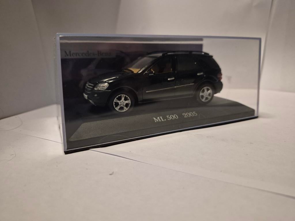 Mercedes-Benz ML 500 2005, Hobby en Vrije tijd, Modelauto's | 1:43, Ophalen of Verzenden, Nieuw, Auto, Overige merken