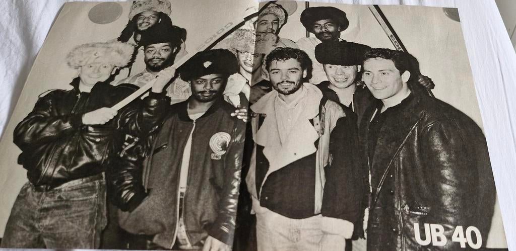 Vintage Muziek Poster: UB40 & A-Ha (Jaren '80), Ophalen of Verzenden, Gebruikt, Poster, Artwork of Schilderij