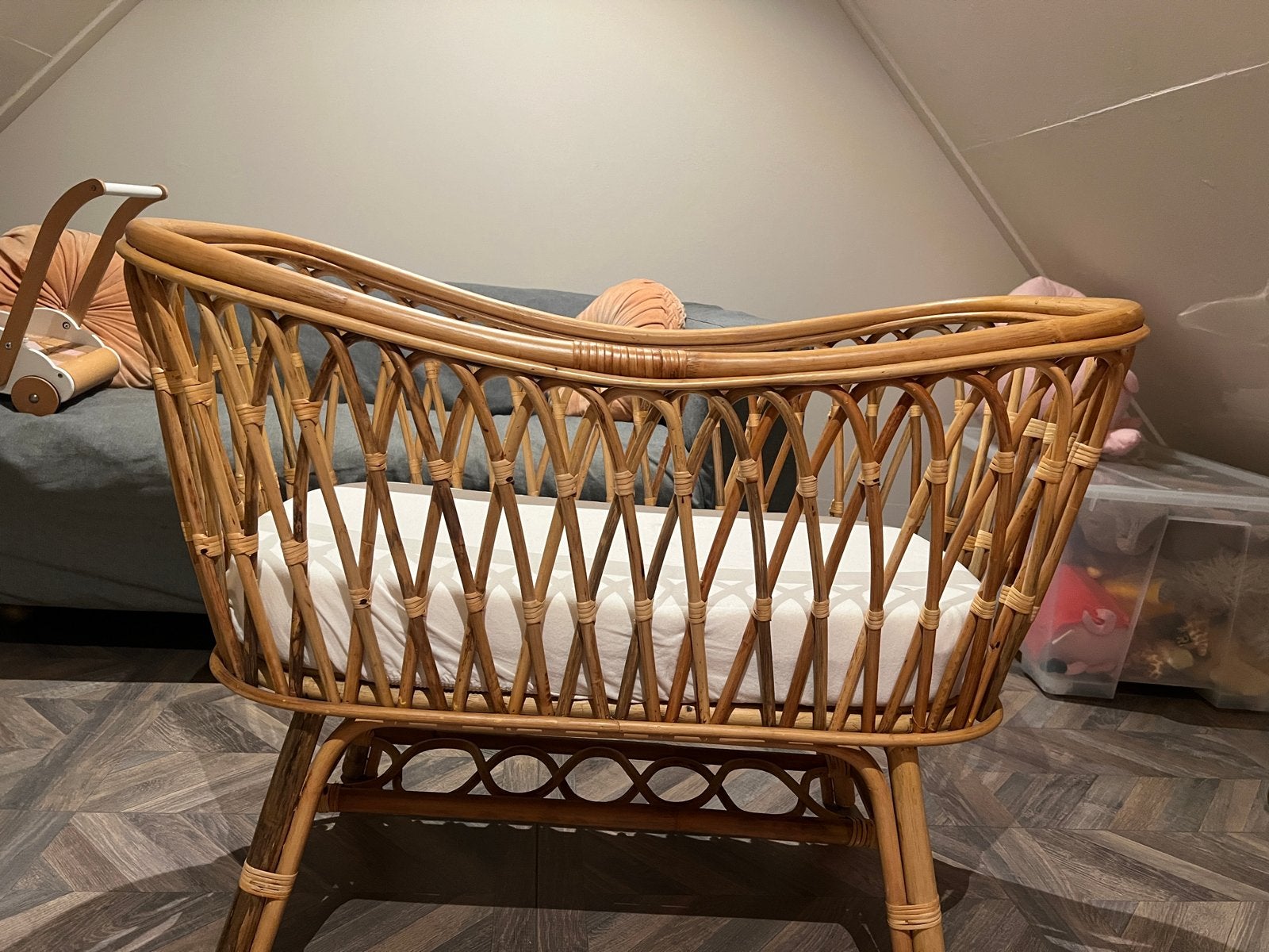 Rotan wieg met matrasje, Ophalen, Zo goed als nieuw, Wieg