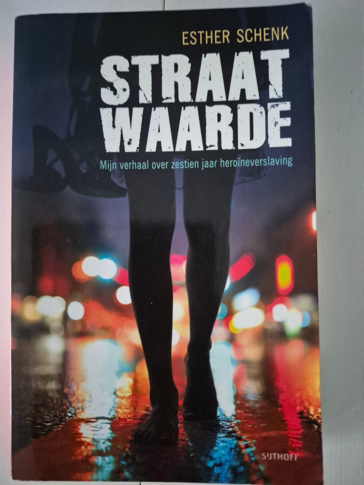 Straatwaarde: Mijverhaal over zestien jaar heroïneverslavin, Ophalen of Verzenden, Gelezen, Esther Schenk, Overige