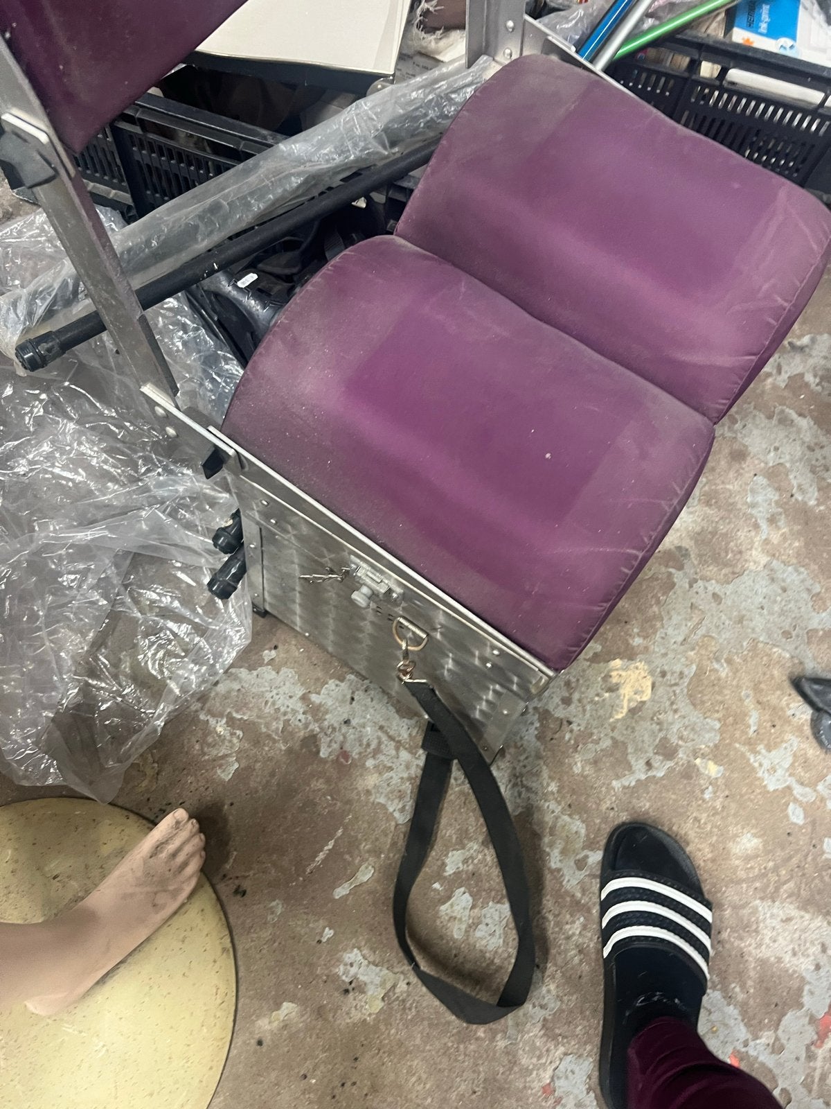 Foto 3 van V-Cushion stoel - paars met metalen frame