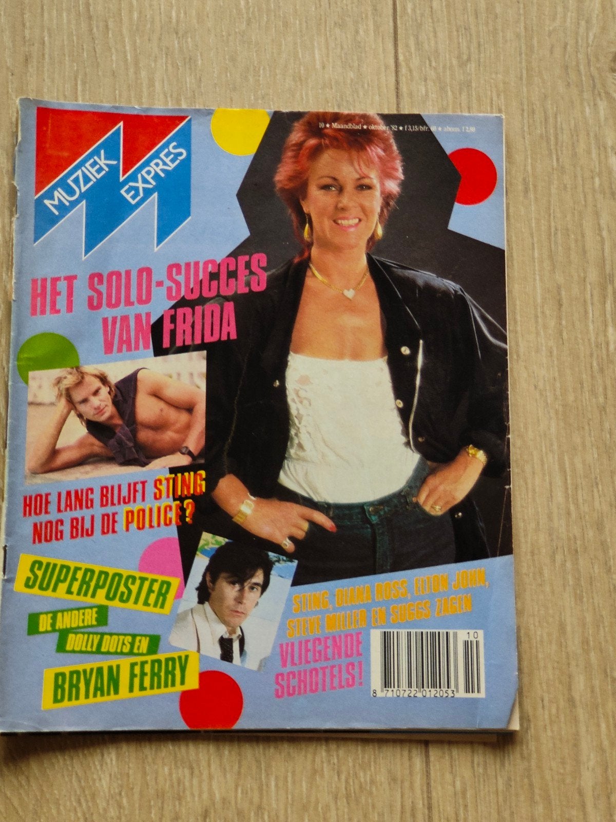 Muziek Expres oktober 82 met enorme Dolly Dots poster., Ophalen of Verzenden, 1980 tot heden, Nederland, Tijdschrift