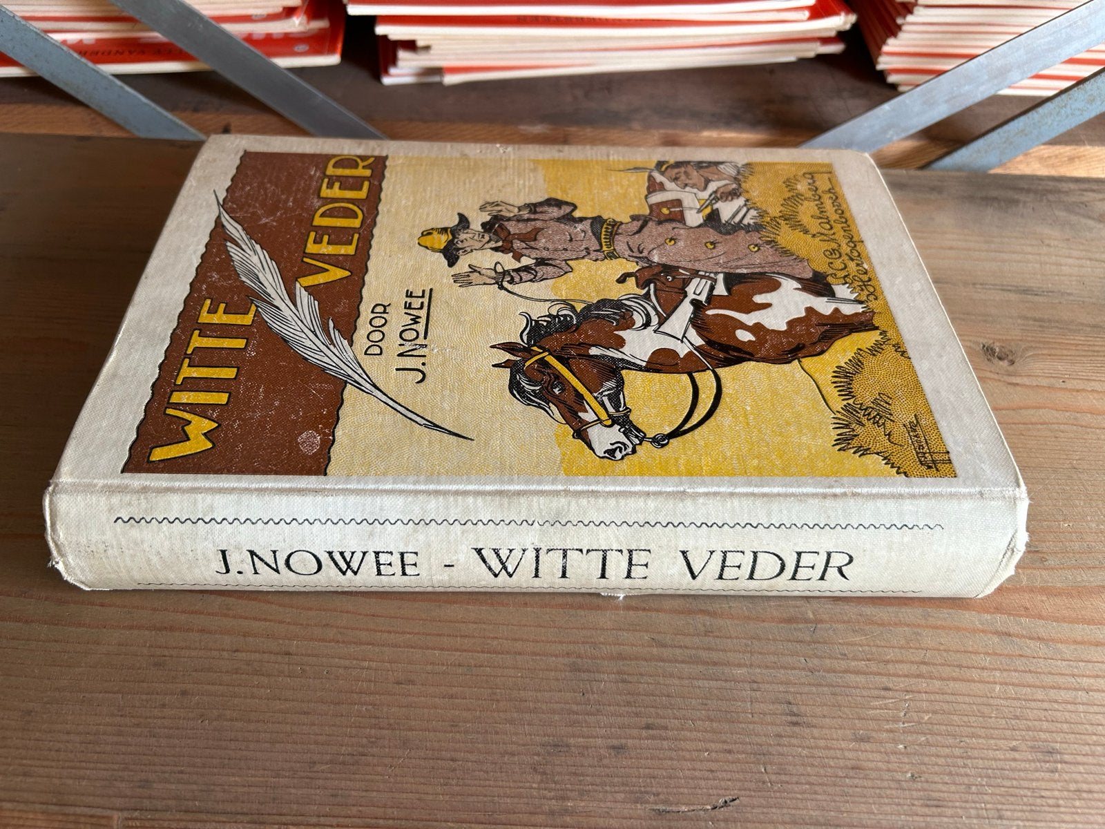 Arendsoog Witte Veder 1e druk door J. Nowee - Vintage Boek, Boeken, Kinderboeken | Jeugd | onder 10 jaar, Ophalen of Verzenden