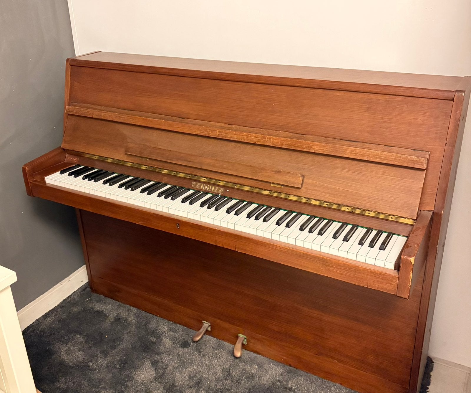 Mooie compacte piano van het merk Rippen, Ophalen, Gebruikt, Bruin, Piano