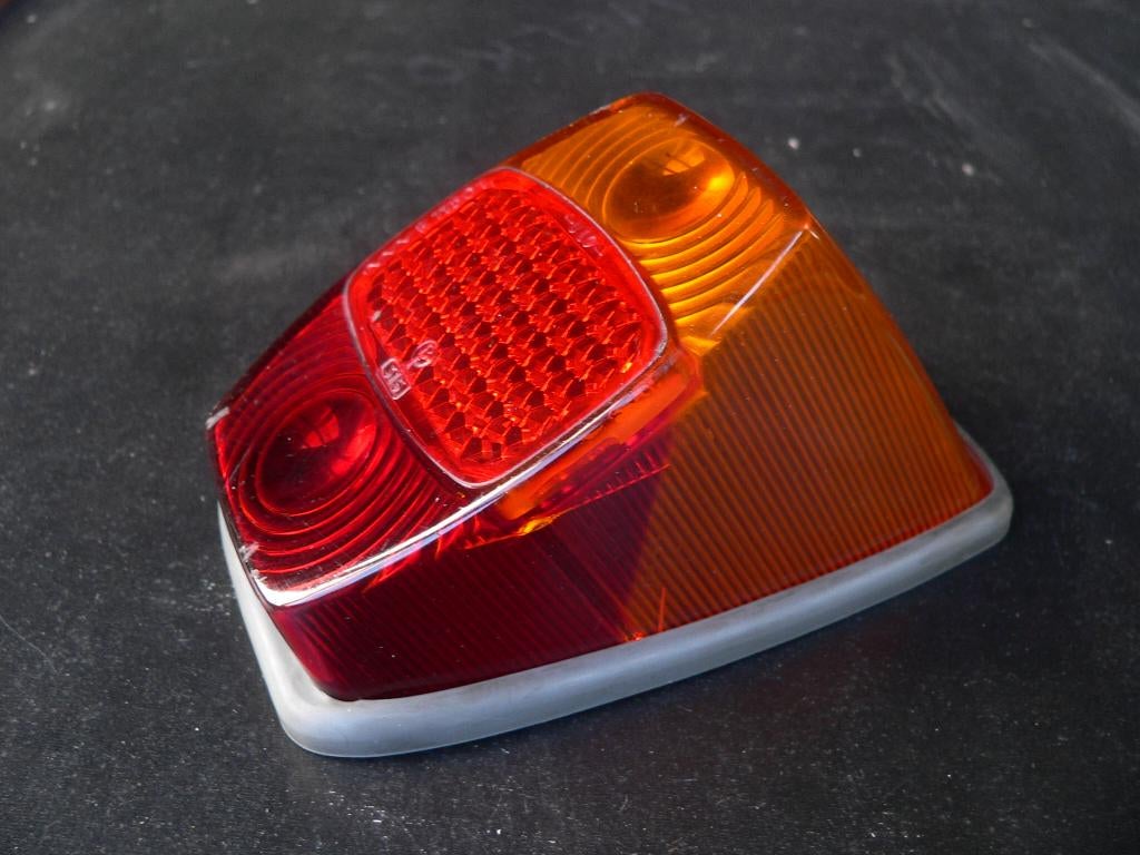ACHTERLICHTKAP + RUBBER CITROËN 2CV AZAM, Ophalen