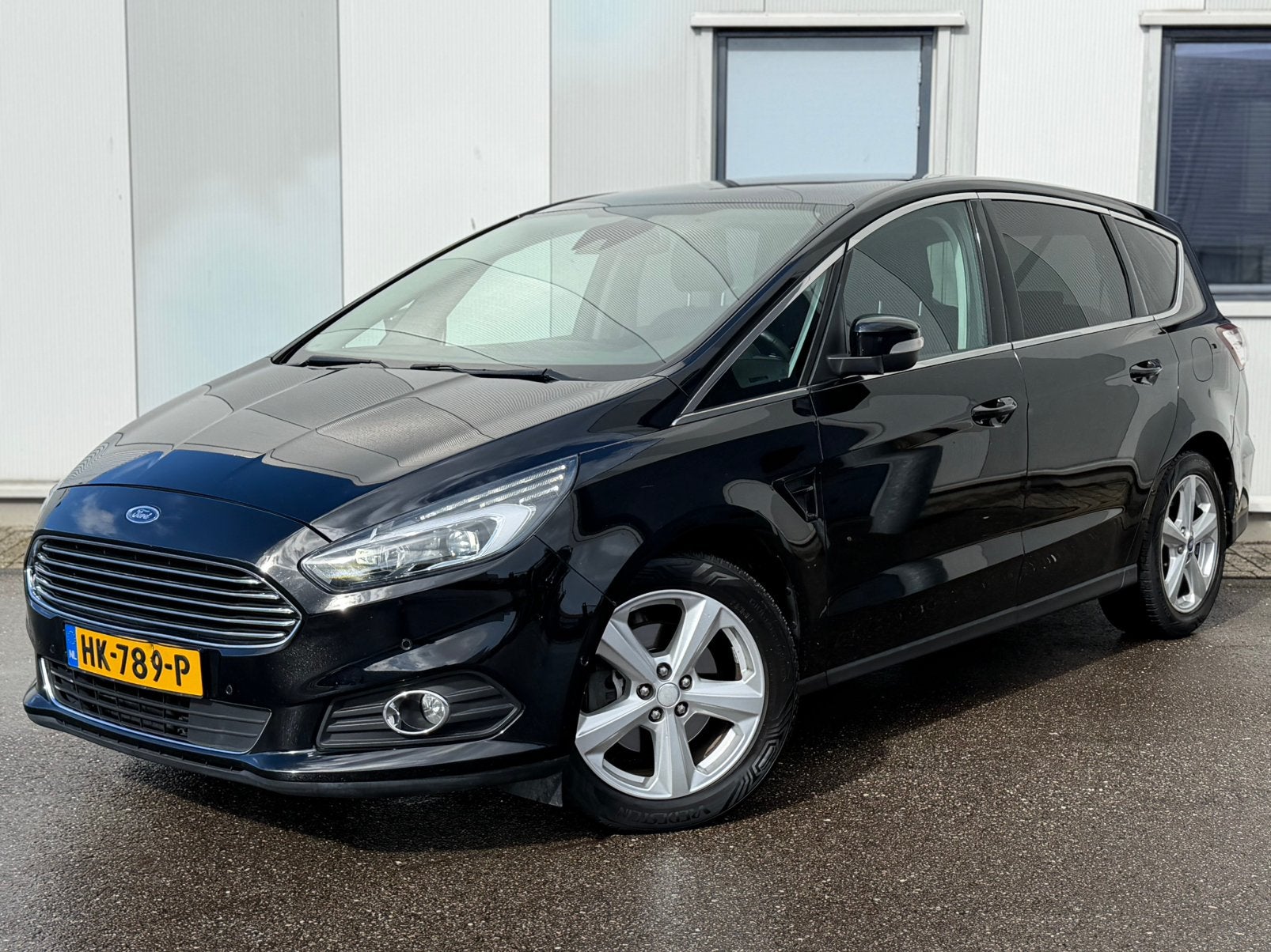 Ford S-Max 2.0 T EcoBoost 7p Automaat Navi LED Leder 2015, Auto's, 1800 kg, 4 cilinders, 7 stoelen, Zwart