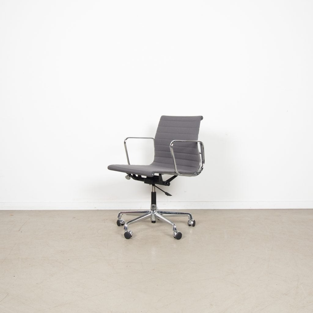 Vitra EA 117 Bureaustoel Grijs Hopsak - Chroom, Niet ingevuld, Zo goed als nieuw, Niet ingevuld, Niet ingevuld