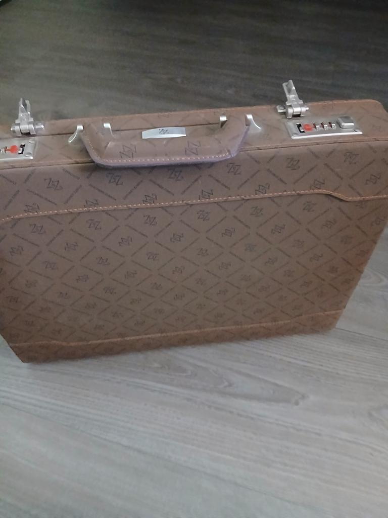 Nette koffer voor werk of andere doeleinden, Ophalen, Overige materialen, 50 tot 60 cm, 35 tot 45 cm