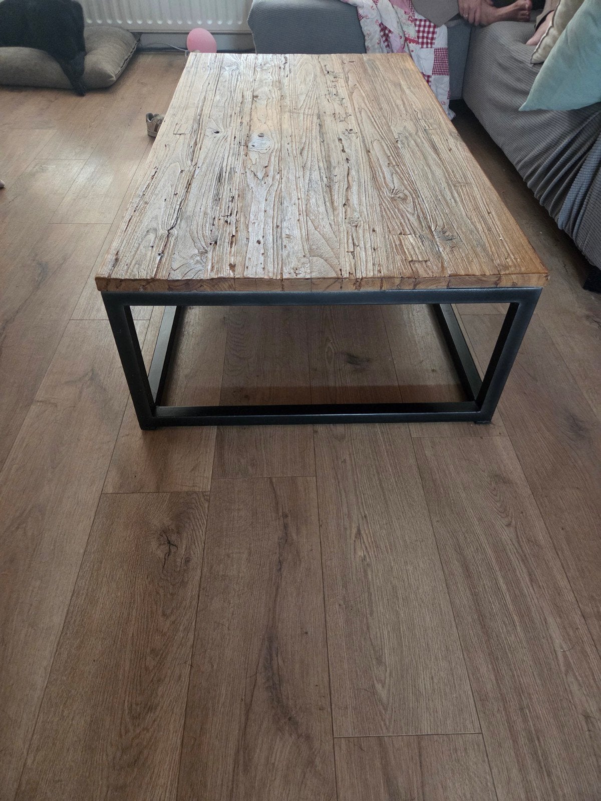 Robuuste salontafel van gerecycledhout met metalen onderstel, 50 – 75, Gebruikt, 100 tot 150 cm, 50 tot 100 cm