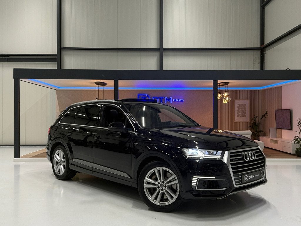 Audi Q7 e-tron Quattro 373pk | Pano | Luchtvering | HUD, Auto's, Automaat, Gebruikt, 2420 kg, Zwart