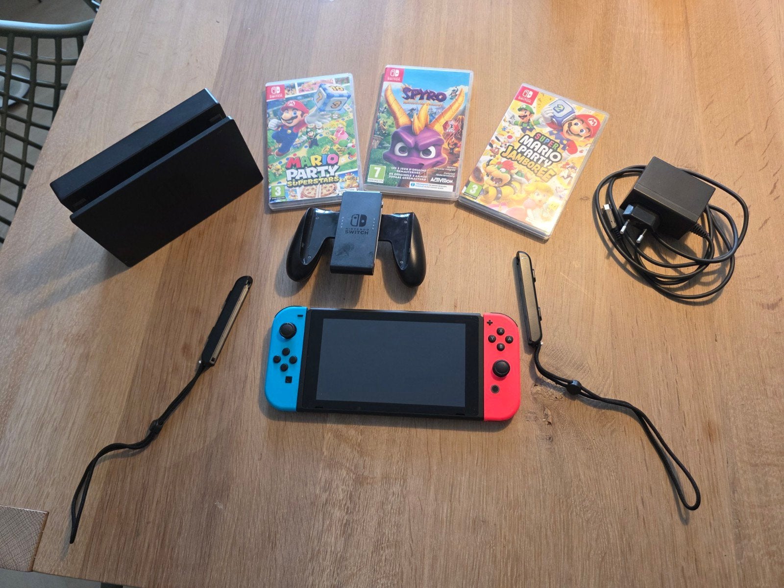 Nintendo Switch1 (V2) met 3 games en accessoires, Spelcomputers en Games, Met 1 controller, Ophalen, Switch 2019 Upgrade, Gebruikt