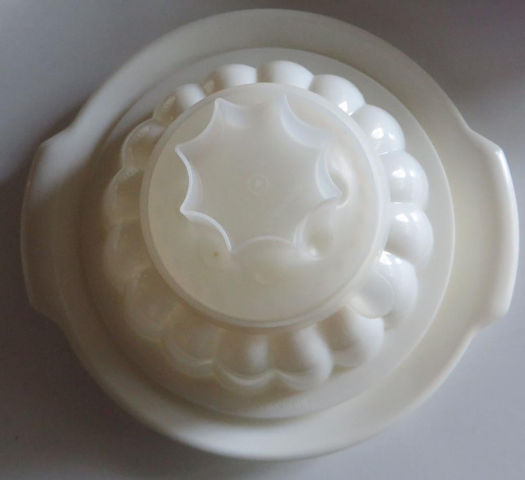Tupperware Puddingvorm wit, Huis en Inrichting, Keuken | Tupperware, Ophalen, Zo goed als nieuw, Wit, Schaal