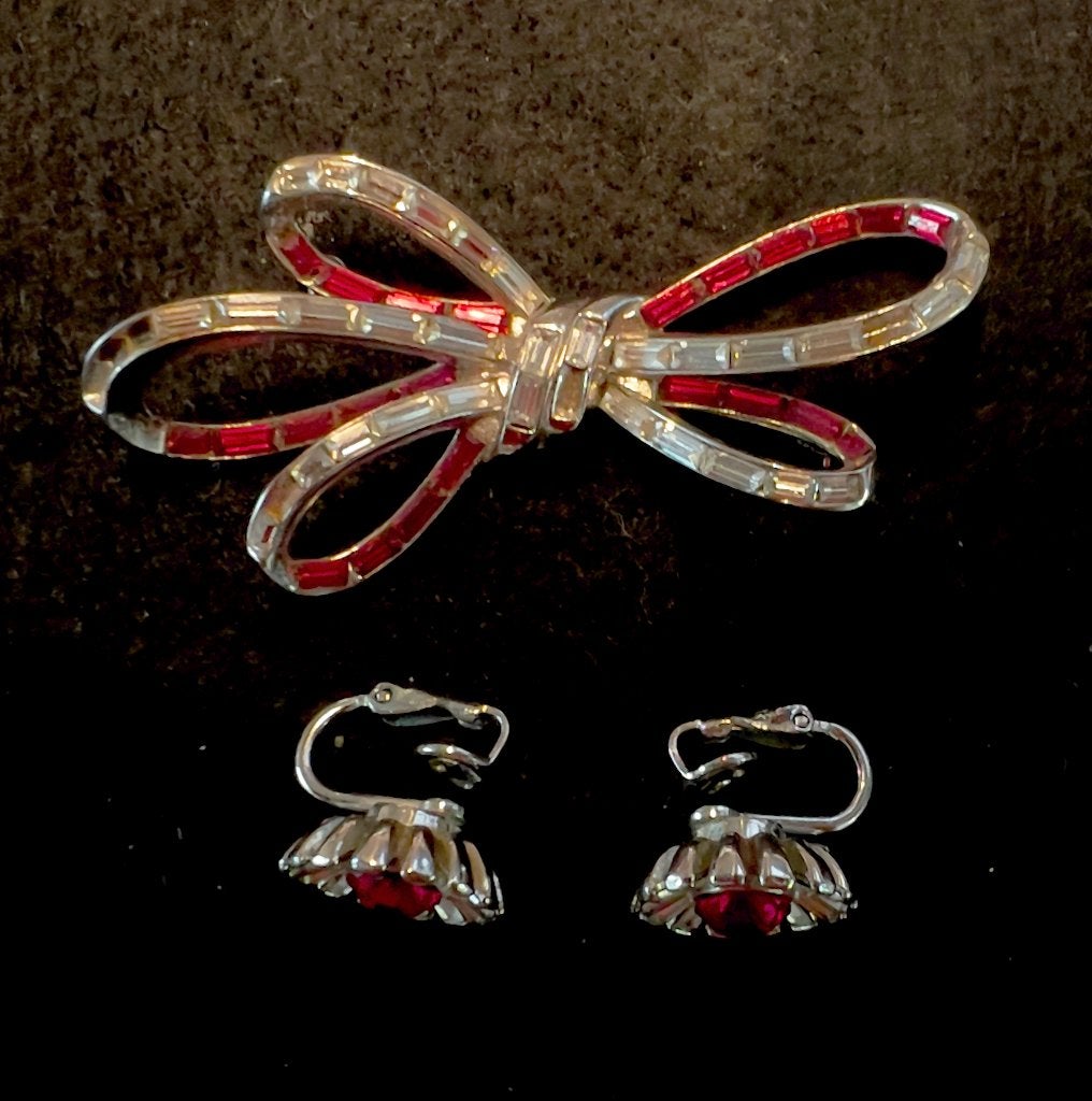 VINTAGE TRIFARI BROCHE & OOR-CLIPS, Sieraden, Tassen en Uiterlijk, Overige materialen, Gebruikt, Overige kleuren, Minder dan 4 cm