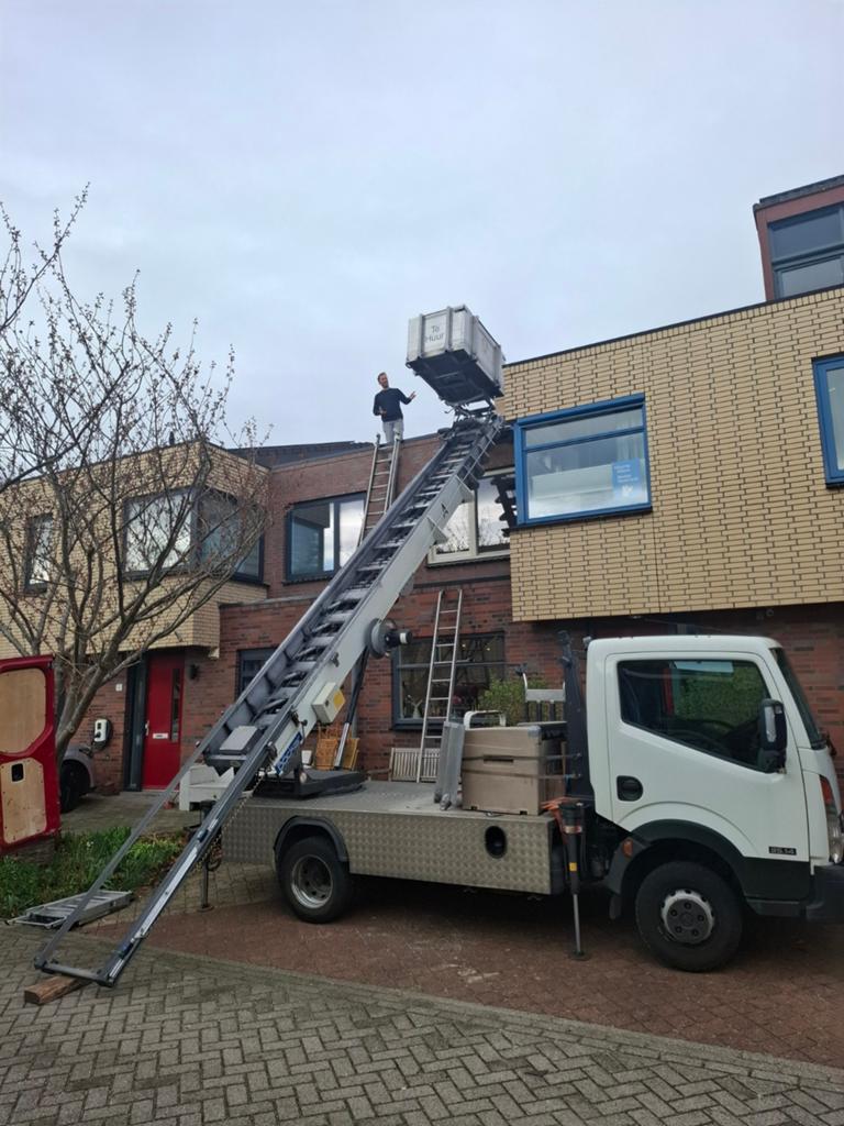 Bocker verhuislift 31 meter op Nissan, Ophalen of Verzenden