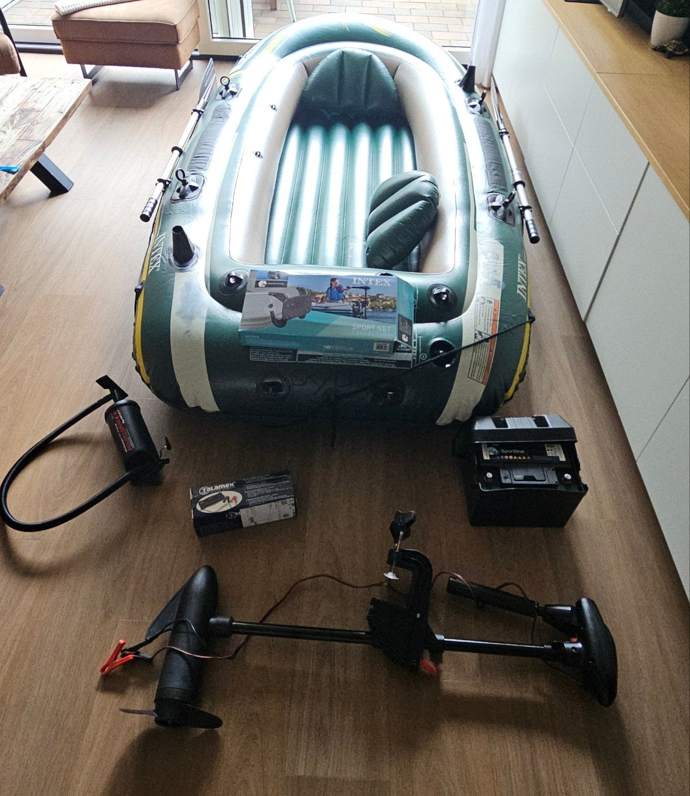 intex opblaasboot met elektromotor en toebehoren, Ophalen, Zo goed als nieuw
