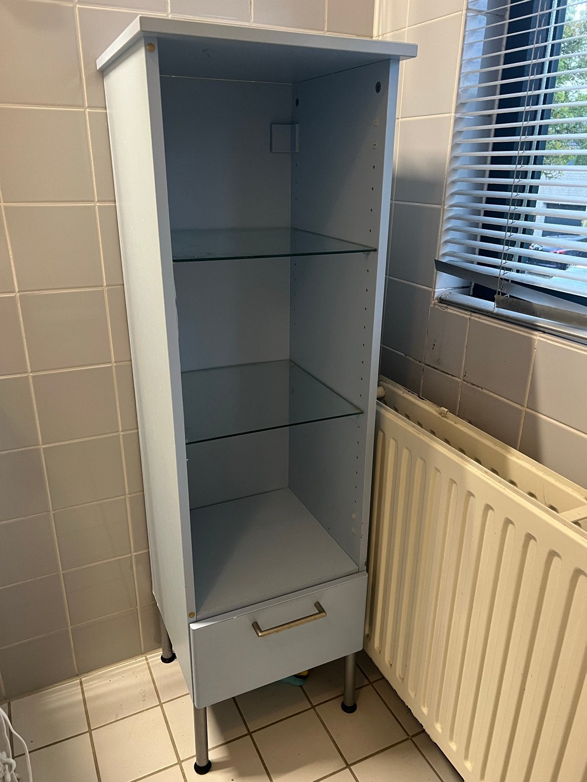 Badkamermeubelset: spiegel, staande en hangende kast, Ophalen, (Half)hoge kast, Gebruikt, 100 tot 150 cm