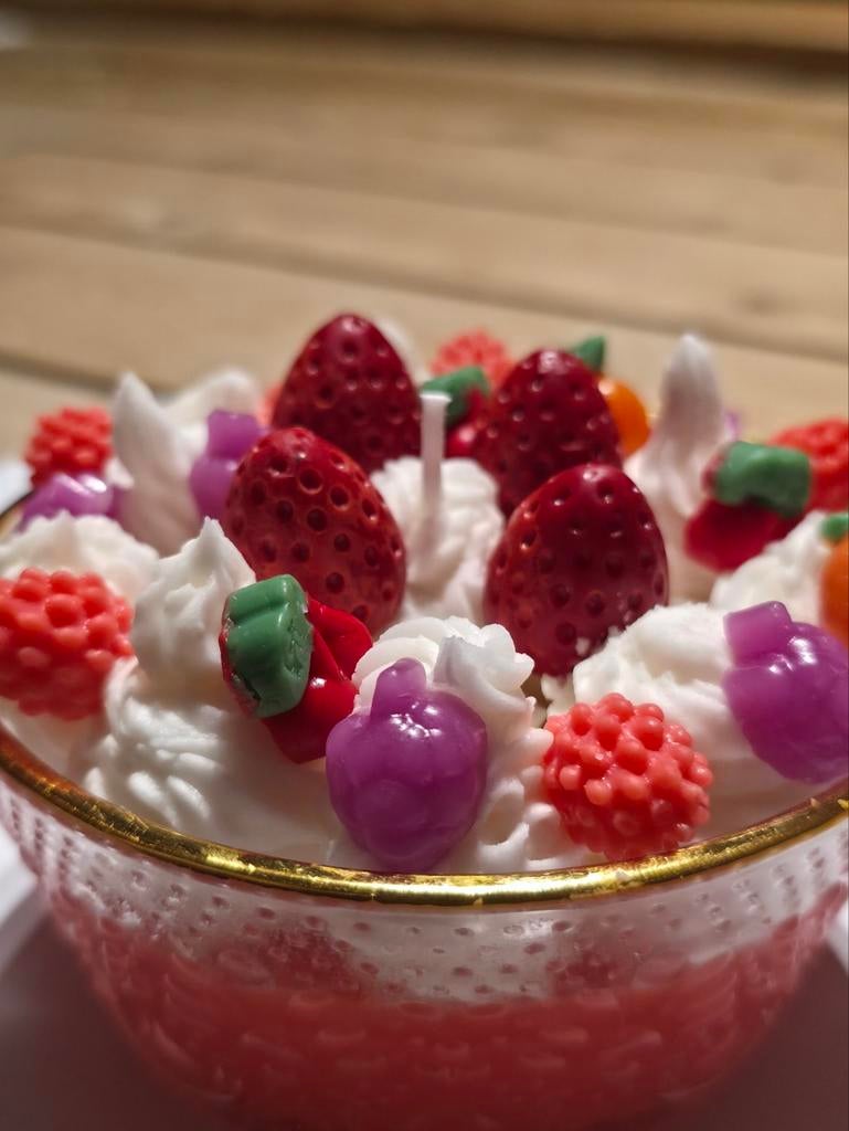 Luxe Handgemaakte Aardbei Dessert Kaars van Soy Wax, Nieuw, Ophalen of Verzenden, Klassiek, Natuurlijk materiaal