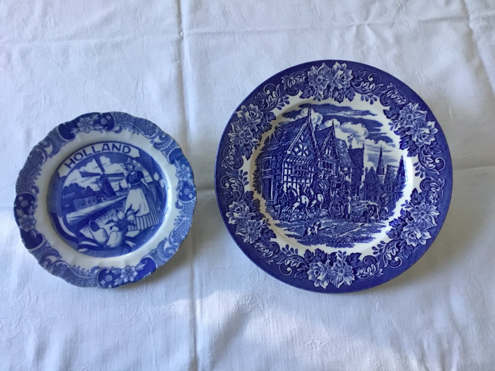 ENGELS   IRONSTONE   DINERBORD    (  DICKENS  SERIES  ), Antiek en Kunst, Ophalen of Verzenden