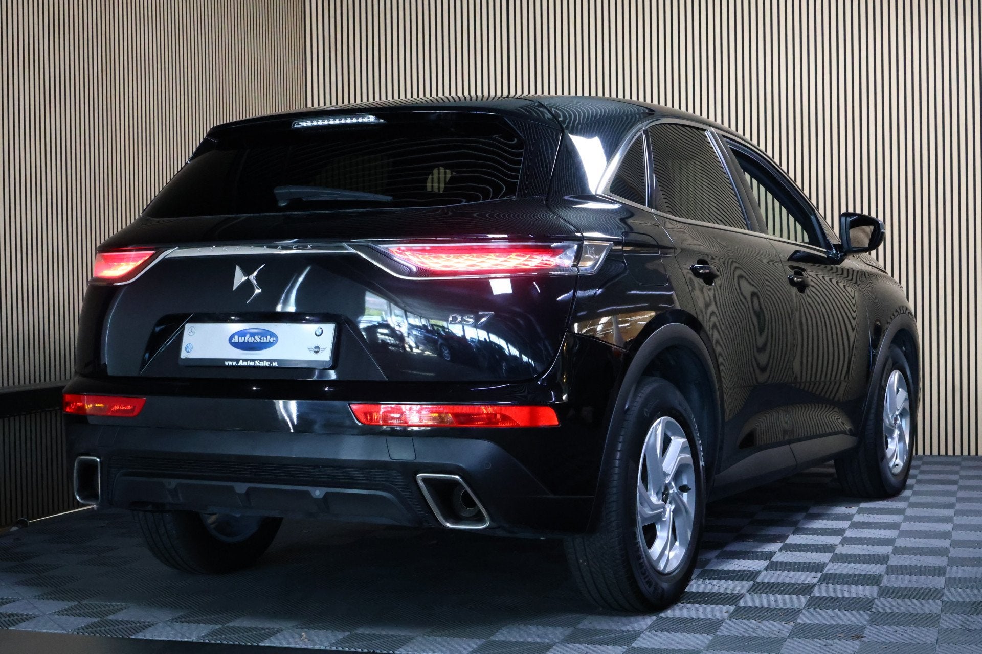 DS 7 Crossback 1.6 PureTech Be Chic AVM AUTOM NAVI CLIMA CAR, Auto's, 4 cilinders, 181 pk, Leder en Stof, Zwart
