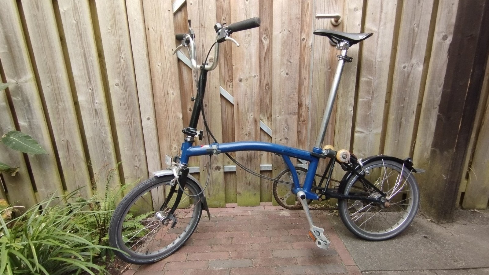 Blauwe Brompton vouwfiets 3 versnellingen, Fietsen en Brommers, Fietsen | Vouwfietsen, Ophalen, Gebruikt, Brompton, 16 tot 18 inch