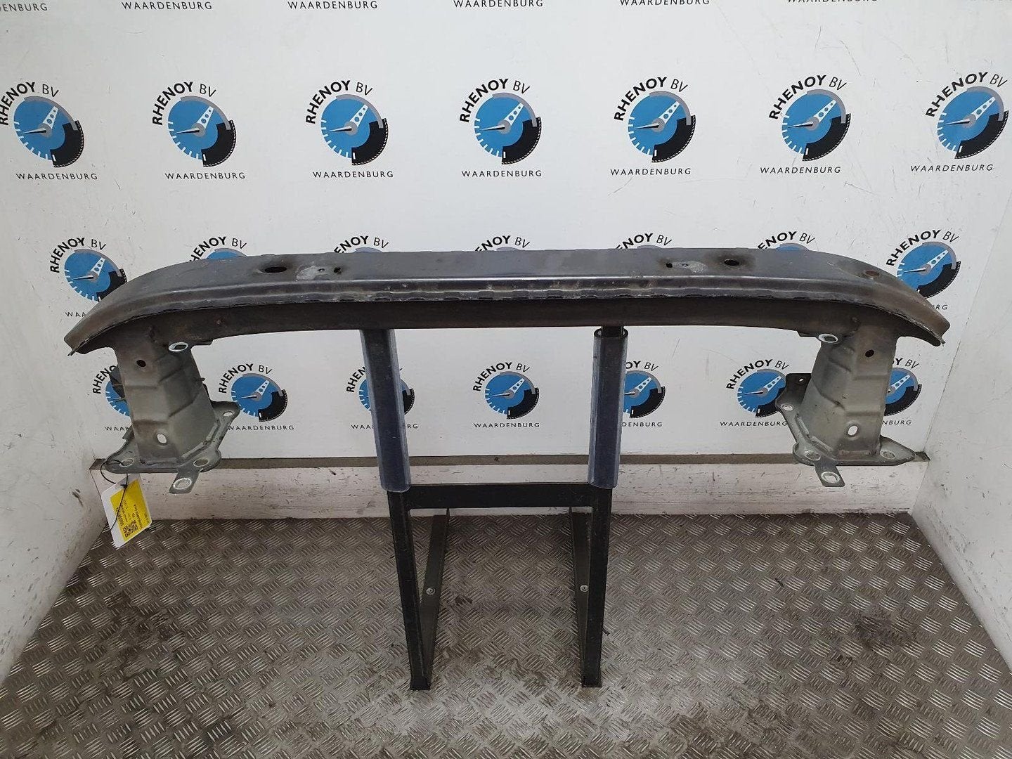 VOLVO V50 2.4 MOMENTUM  VOORBUMPER BALK 2004, Ophalen of Verzenden, Gebruikt, Stiba lid