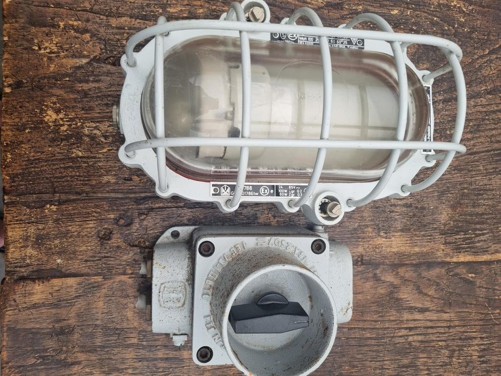 Vintage bunker/passage lamp met schakelaar, Gebruikt, Minder dan 50 watt, Wandlamp, Ophalen of Verzenden