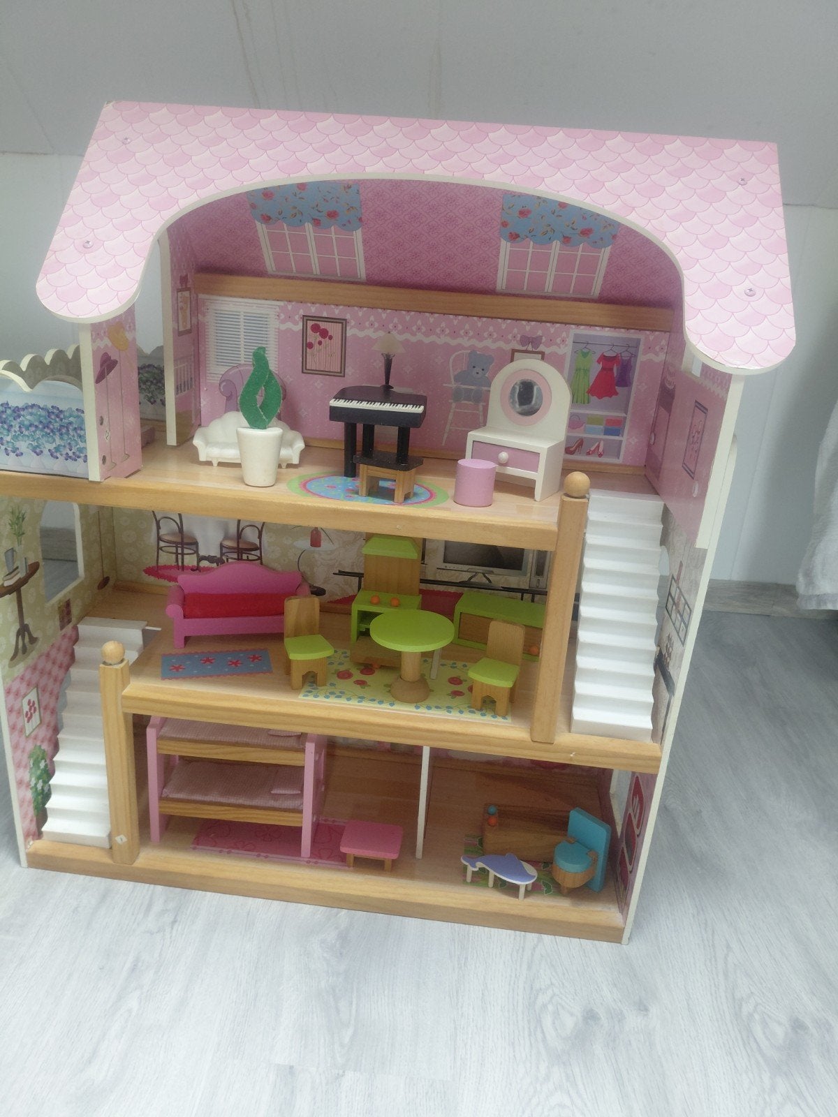 Groot houten poppenhuis met meubels, Ophalen