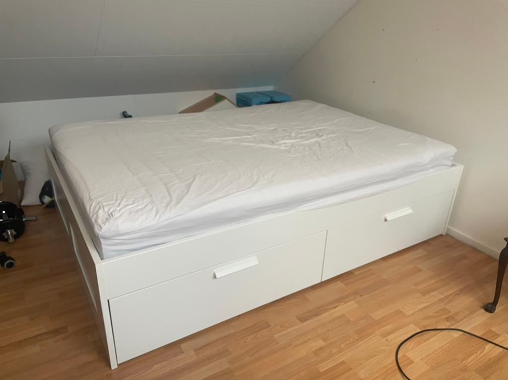 Brimnes bed Ikea 140x200 incl. matras, Huis en Inrichting, Slaapkamer | Bedden, Gebruikt, Tweepersoons, 140 cm, 200 cm, Hout, Wit