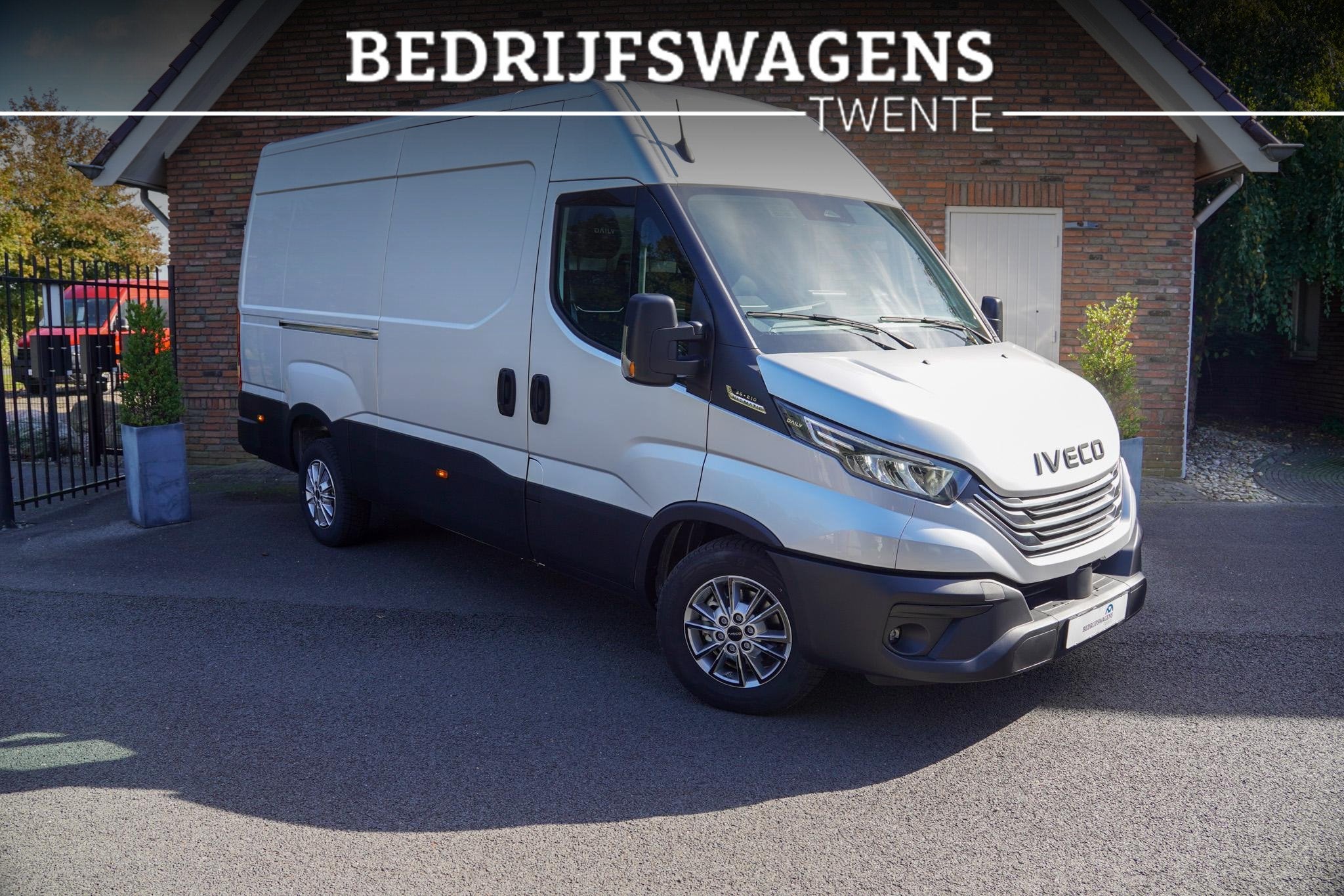 Iveco Daily 210 pk L2H2 Aut. 3500KG Laadvermogen Vol opties,, Automaat, Gebruikt, Zwart, 4 cilinders