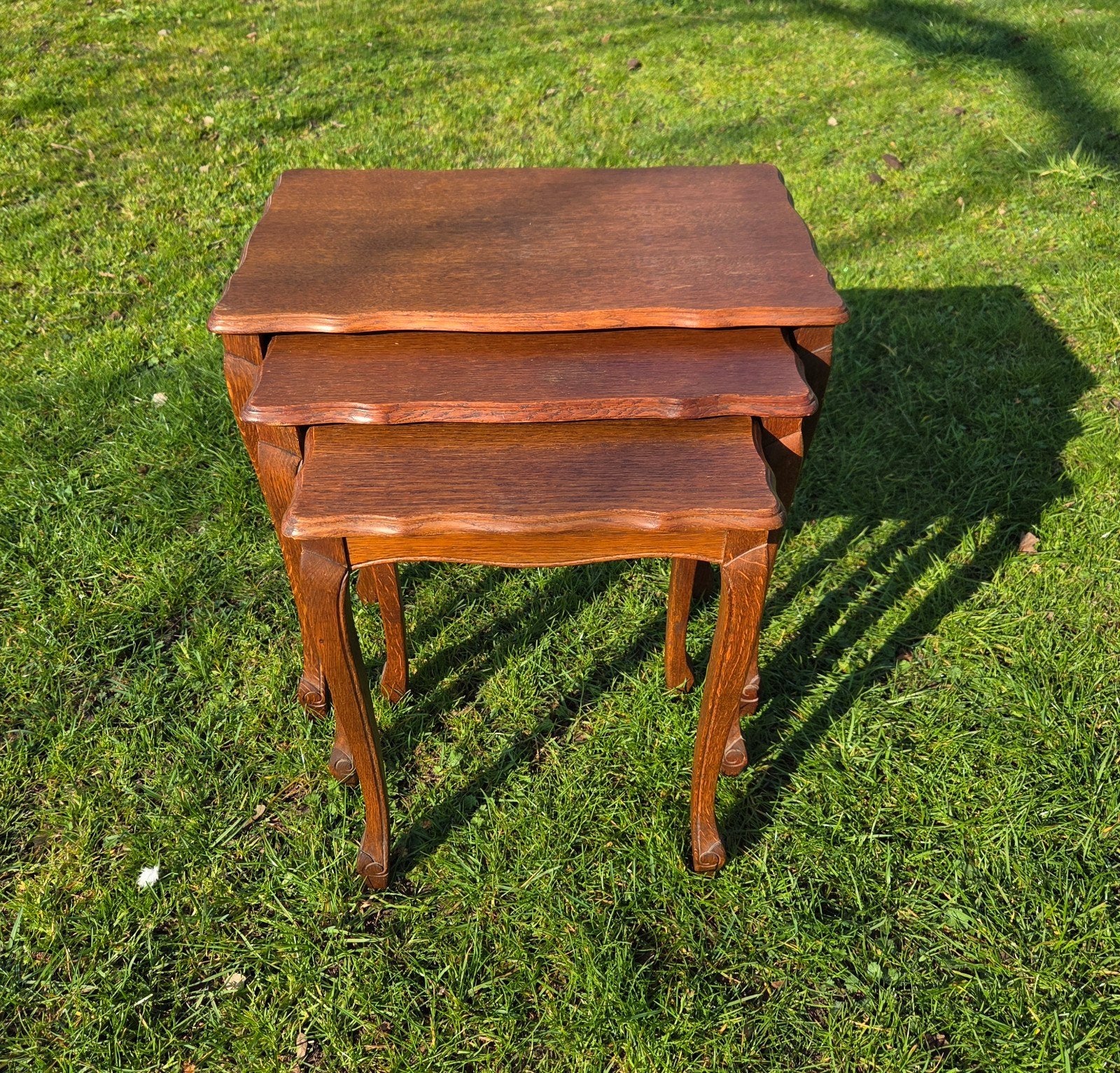 3 Vintage eiken bijzettafels met cabriolepoten, Ophalen of Verzenden