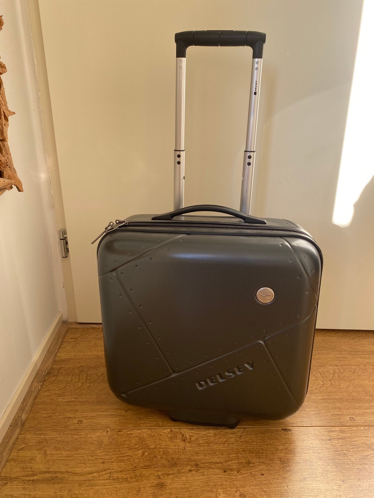 Delsey trolley / laptopkoffer, Ophalen of Verzenden, Zo goed als nieuw, Hard kunststof, 50 tot 60 cm