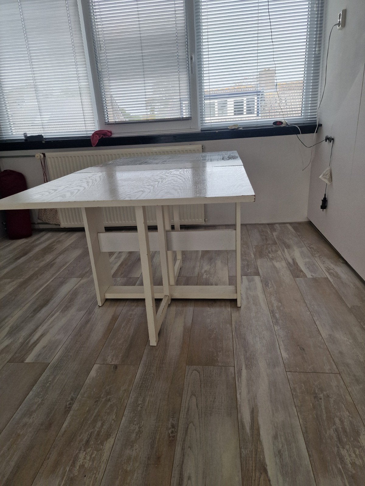 Foto 2 van inklapbare tafel, wit  2 (bladen) van 59cm  + 21 cm(tussenst