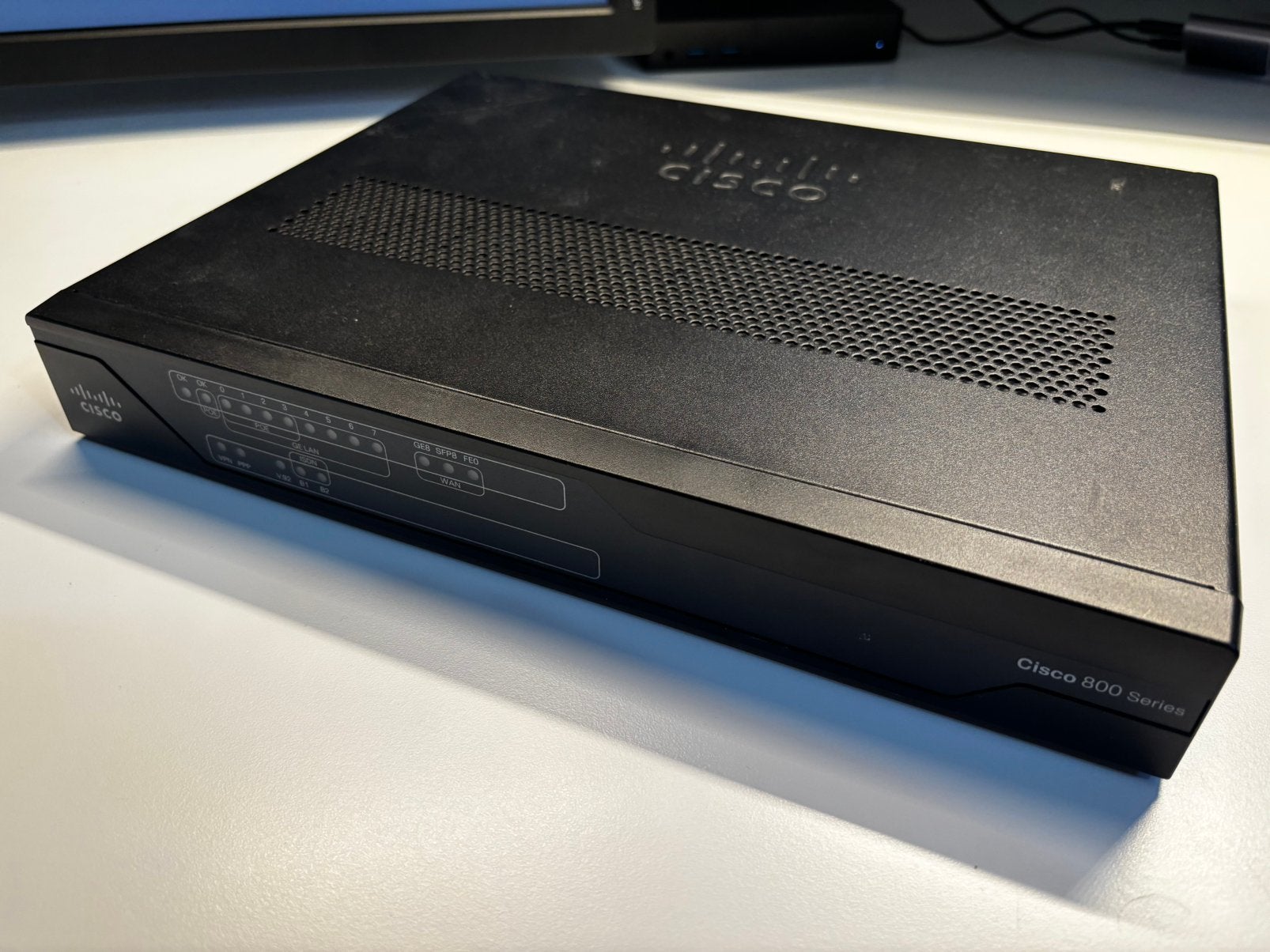 Router Cisco 891F, Ophalen of Verzenden, Zo goed als nieuw, Desktop