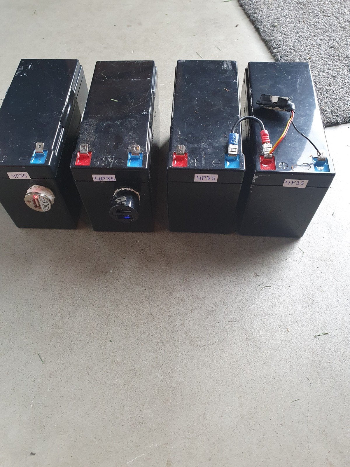 4 voerboot lion 12v6 accu 8ah, Watersport en Boten, Hengelsport | Karpervissen, Ophalen, Overige typen