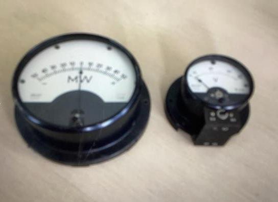 Vintage NIEAF MW en V meters - Set van 2, Ophalen of Verzenden, Gebruikt, Elektriciteit