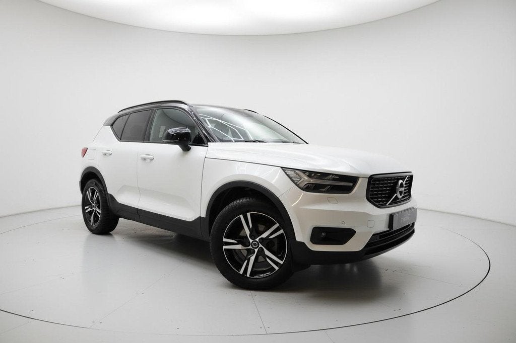 Volvo XC40 1.5 T3 R Design LEER NAVI CAMERA LINE ASSIST, Auto's, Voorwielaandrijving, Gebruikt, 156 pk, Wit