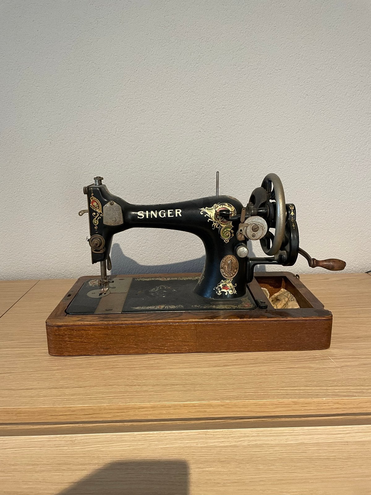 Antieke Singer Naaimachine, Ophalen