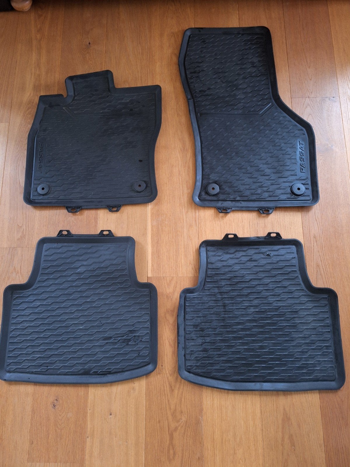 Rubberen vloermatten VW Passat variant, Ophalen