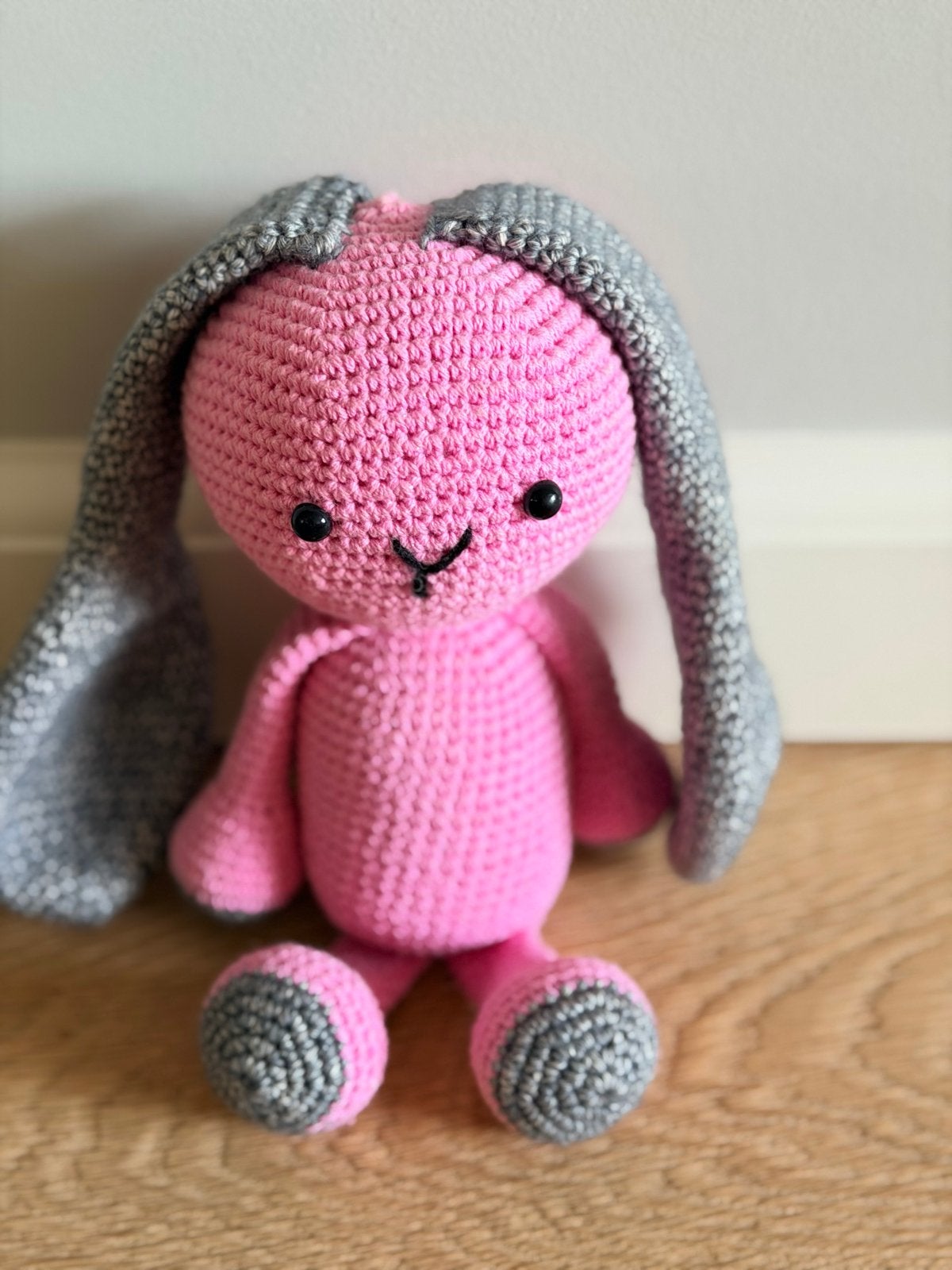 Gehaakte roze konijn knuffel - 22 cm, Handgemaakt, Ophalen of Verzenden, Middelgroot (20 tot 80 cm), Roze