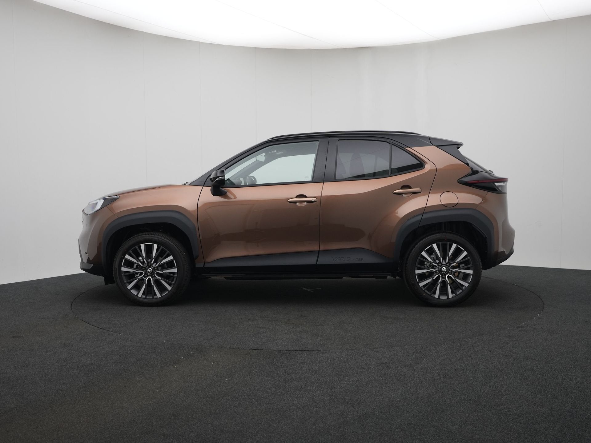Toyota Yaris Cross 1.5 Hybrid 130 Executive | Premium Pack |, 12 maanden, Stof, Bedrijf, Hybride Elektrisch/Benzine
