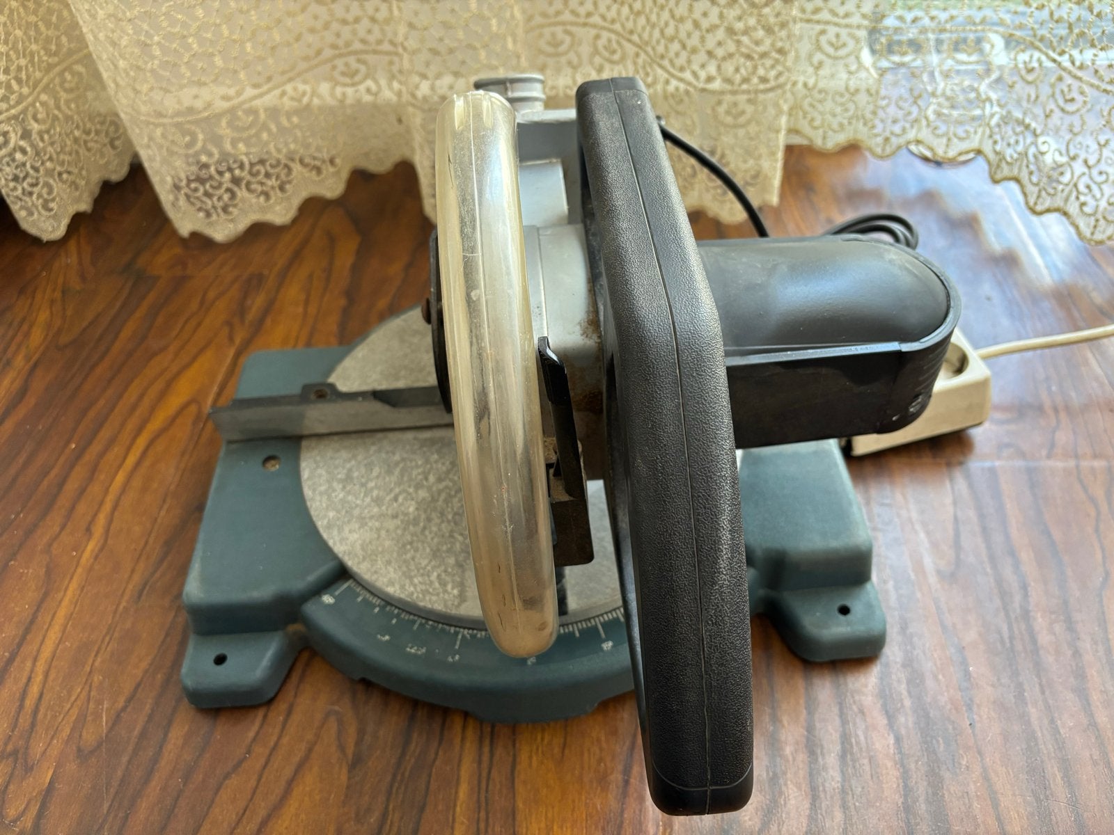 Kinzo Afkortzaag 1200W -, Doe-het-zelf en Verbouw, Gebruikt, 70 mm of meer, Ophalen of Verzenden, Afkortzaag