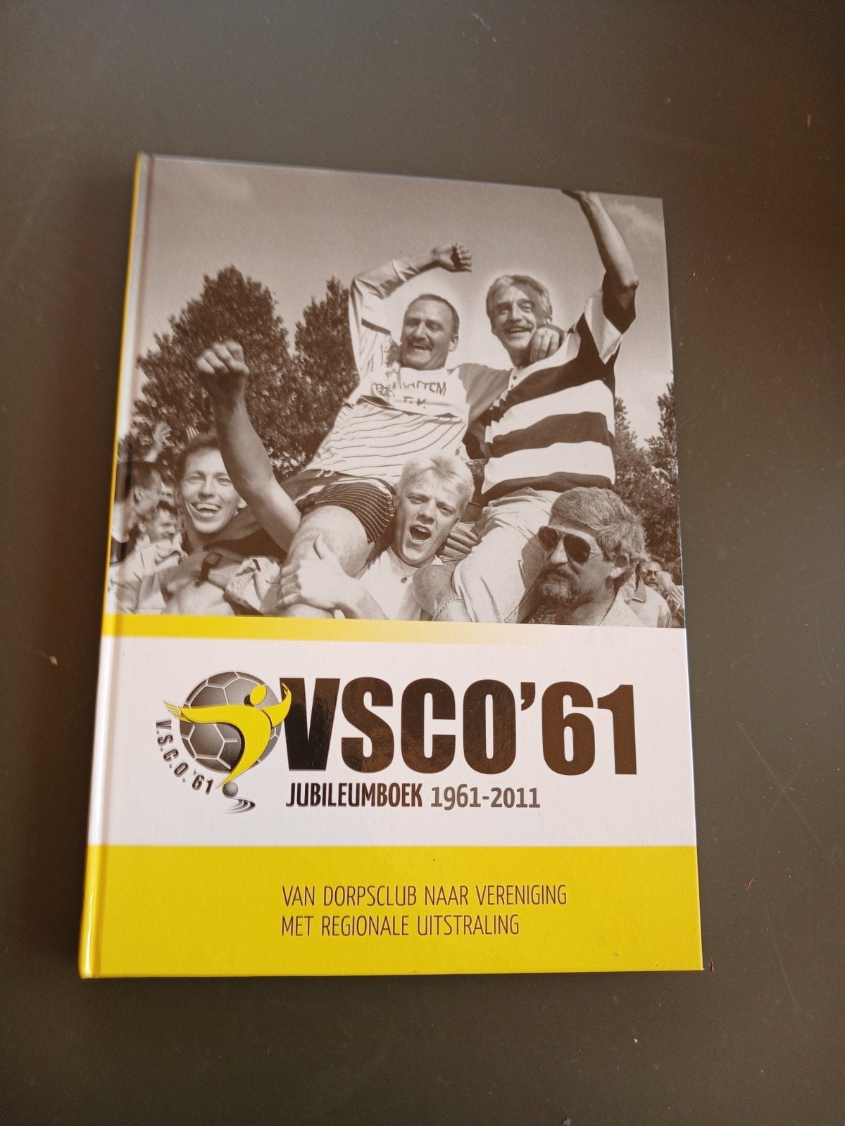 VSCO'61 Jubileumboek 1961-2011 - Voetbalclub Oosterwolde, Ophalen of Verzenden, Zo goed als nieuw, Balsport