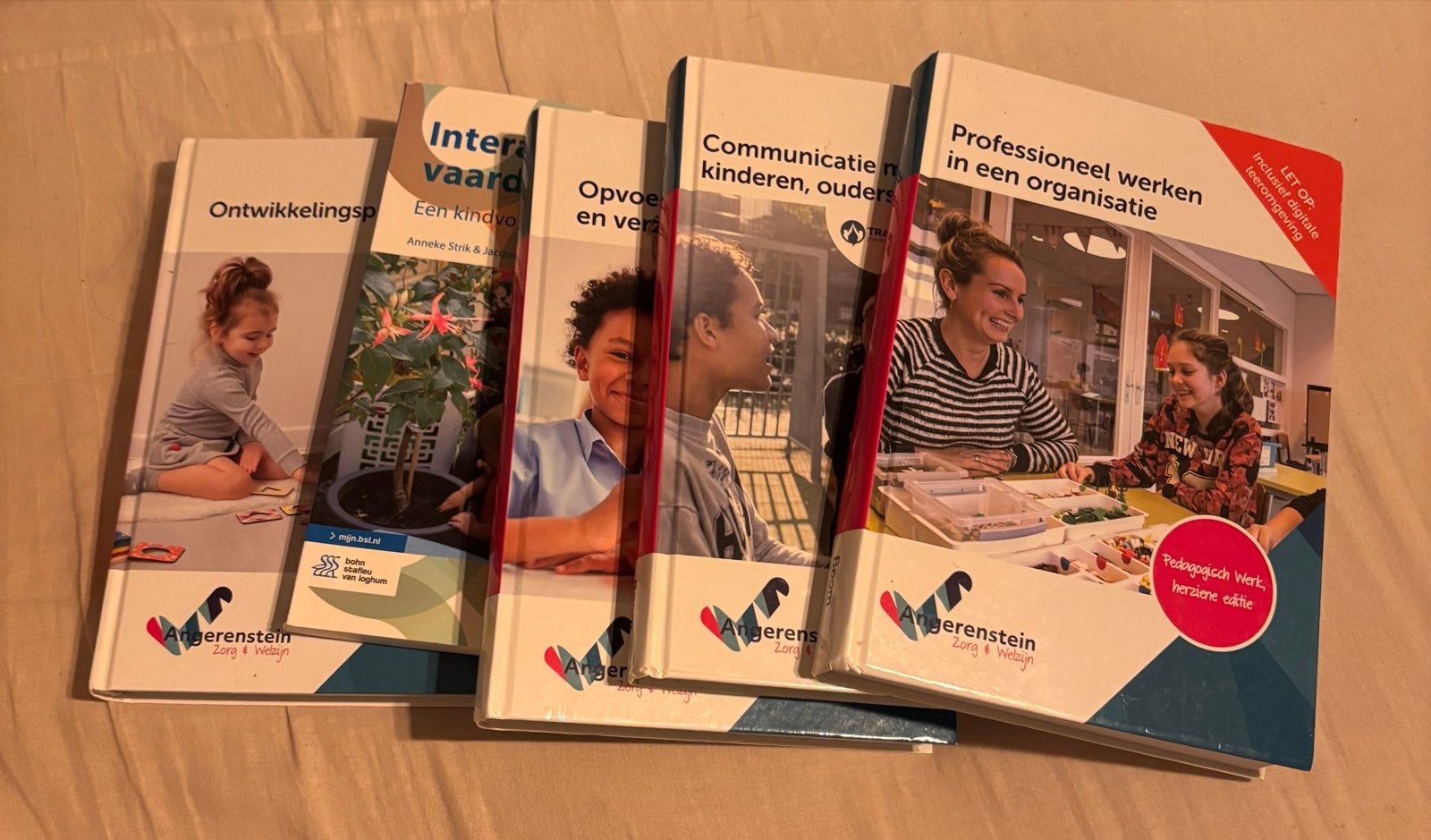 Boeken Pedagogisch Medewerker niveau 3 (5-delige set), Ophalen of Verzenden, Zo goed als nieuw, MBO
