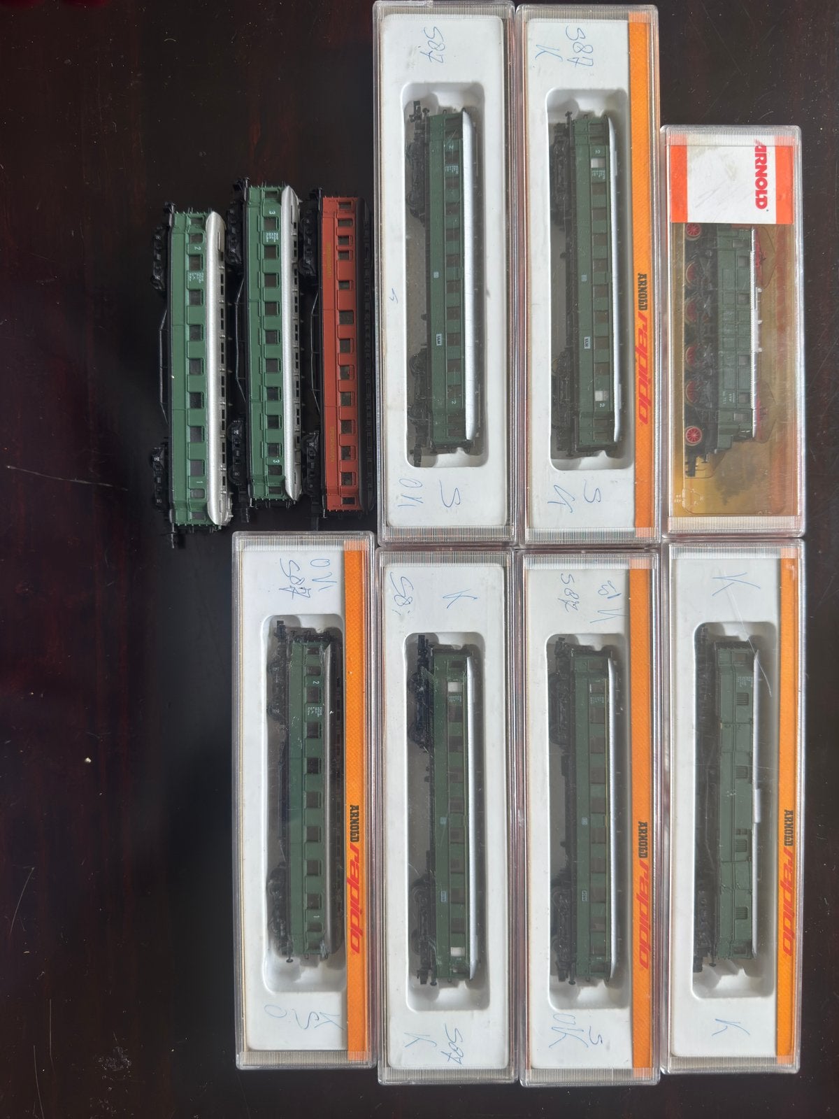 Arnold E17 met personenwagons set | 1/160 N spoor, Hobby en Vrije tijd, Modeltreinen | N-Spoor, Arnold, Gelijkstroom, Wagon, Ophalen of Verzenden