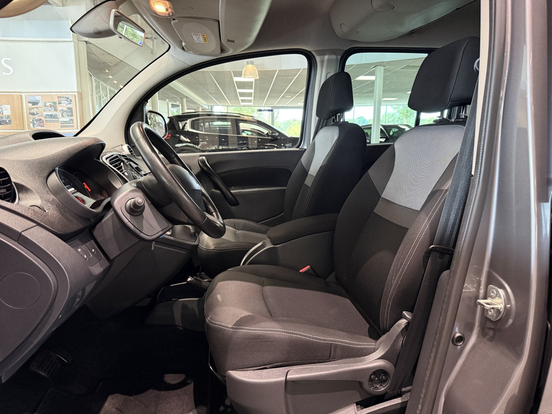 Renault Kangoo Family 1.2 TCe NL auto Automaat, All Season b, 12 maanden, Stof, Gebruikt, 4 cilinders