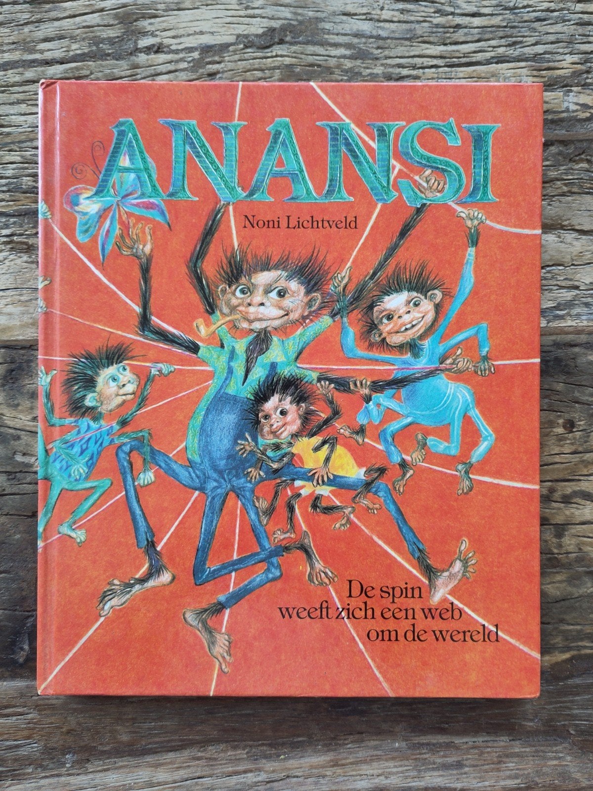 Boek Anansi - De spin weeft zich een web over de wereld, Boeken, Ophalen of Verzenden, Zo goed als nieuw, Noni Lichtveld, Prentenboek