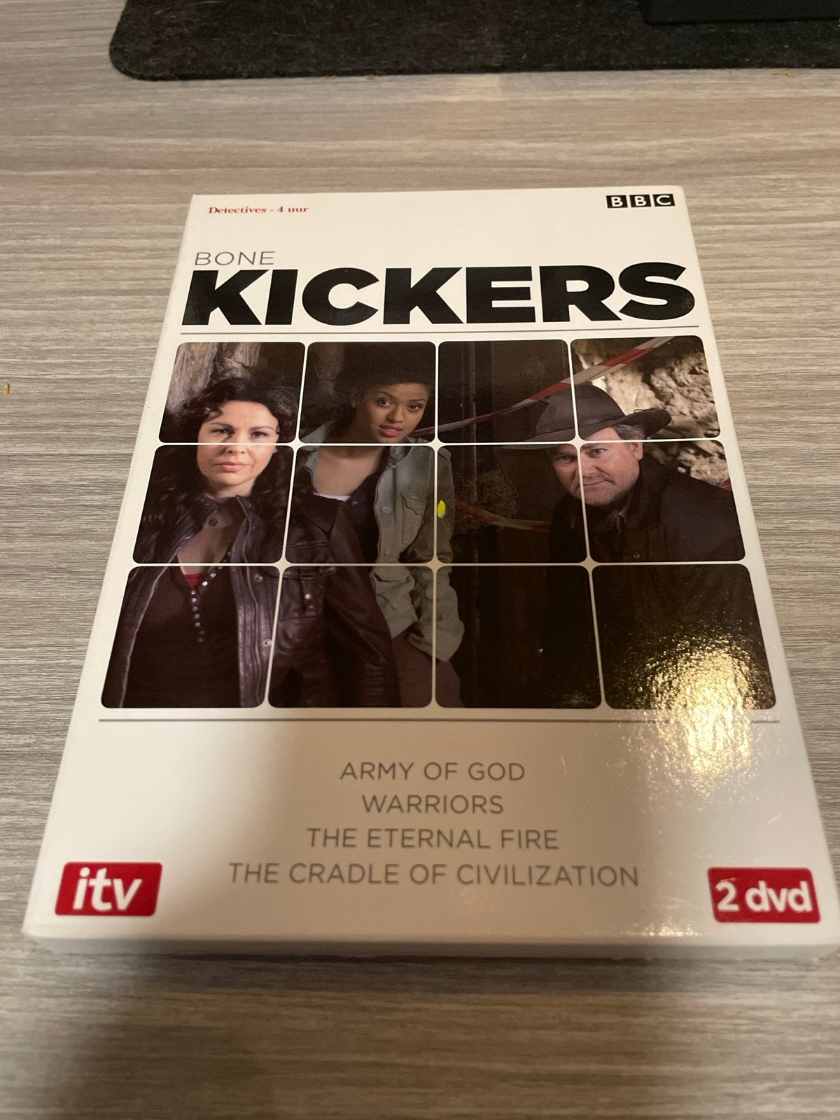 Bonekickers - Complete Serie (2 DVD's), Engels, Nederlands, Ophalen of Verzenden, Zo goed als nieuw