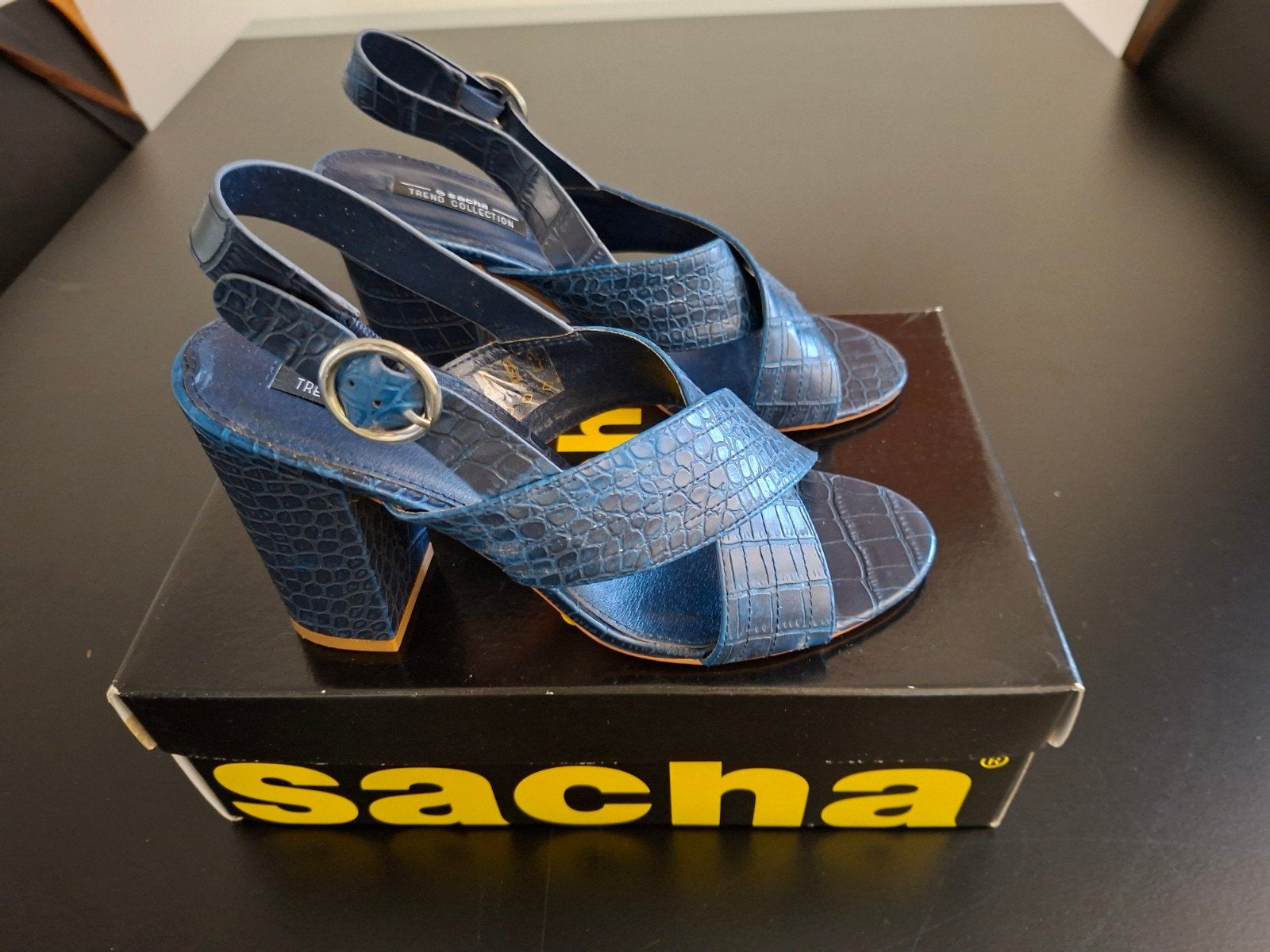 SACHA SCHOENEN, Ophalen of Verzenden, Zo goed als nieuw, Blauw
