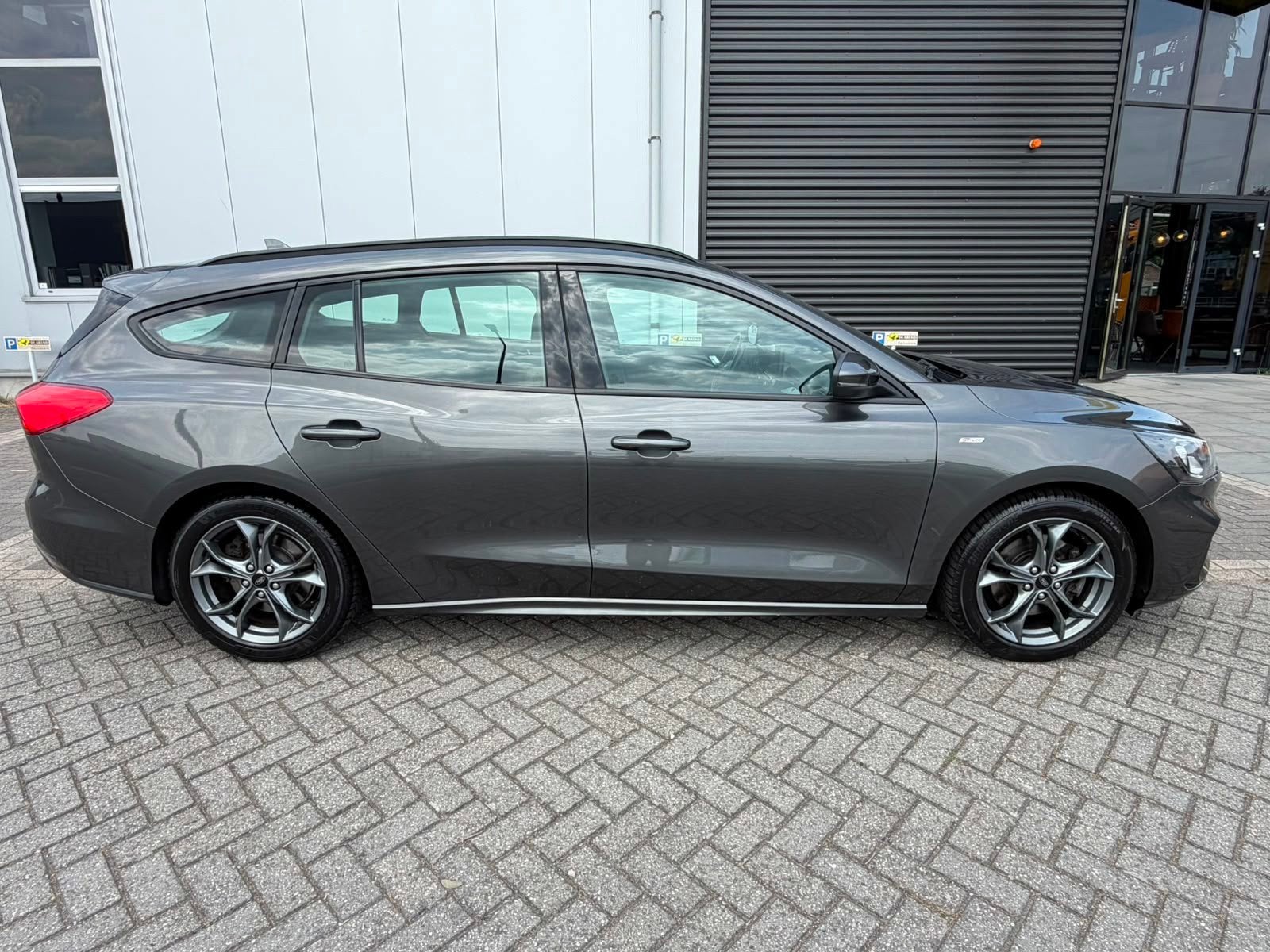 Ford Focus Wagon 1.0 EcoBoost ST Line Navi | Clima | Cruise, 125 pk, Gebruikt, Euro 6, 1283 kg