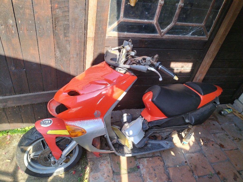 Aprilia sr 50 voor onderdelen, Fietsen en Brommers, Ophalen, Gebruikt, Aprilia